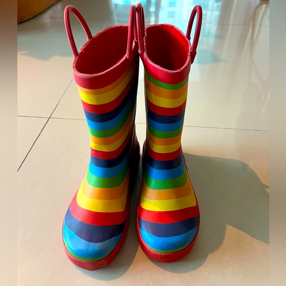 SOLD Toddler rain boots in perfect condition!